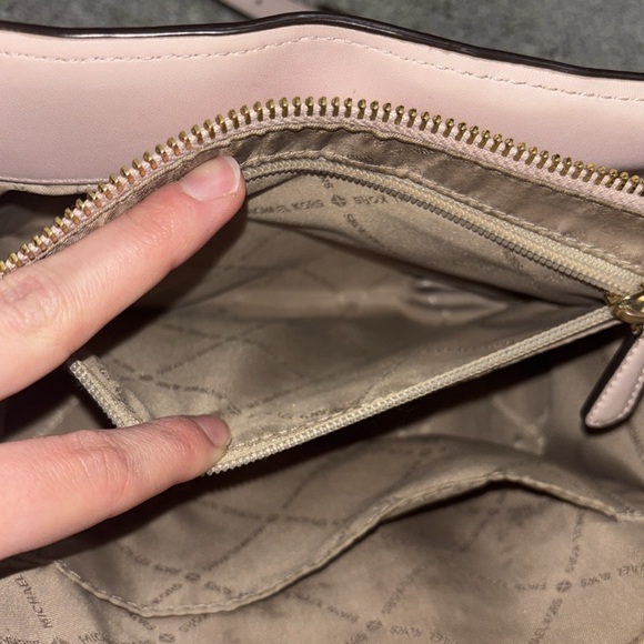 Micheal Kors Hope Powder Blush Medium Messenger - Picture 12 of 16